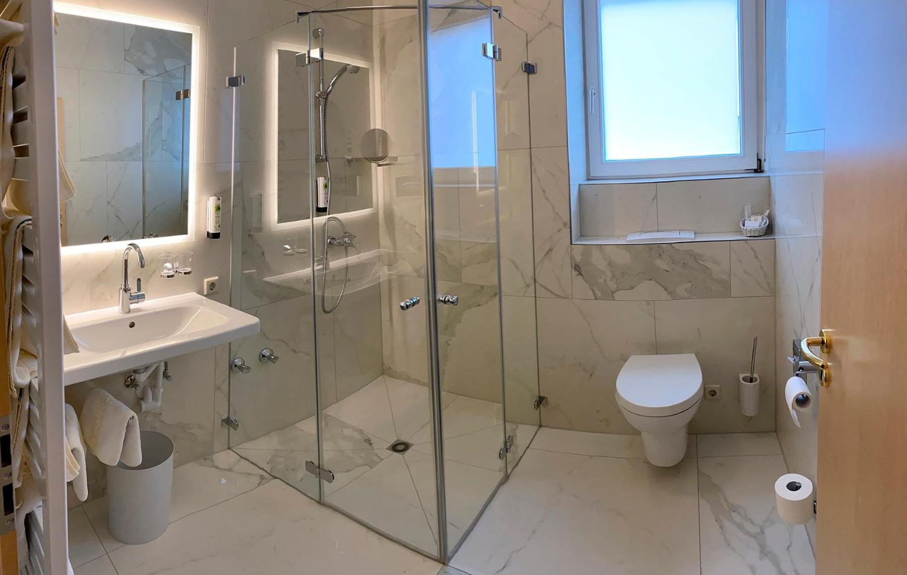 Sporthotel Schoenblick Меерсбург Екстериор снимка