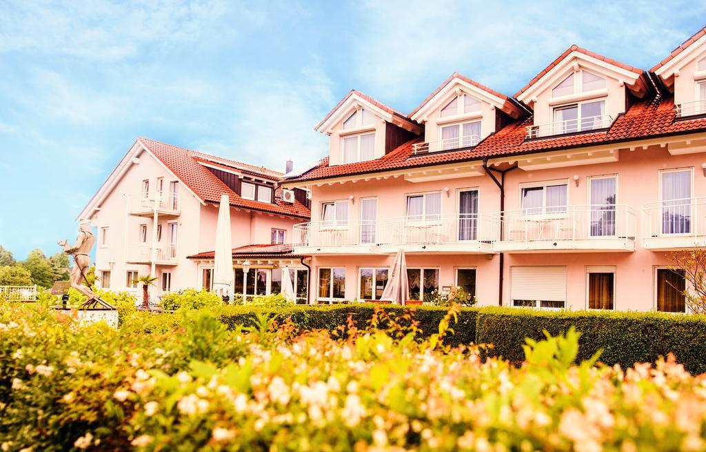 Sporthotel Schoenblick Меерсбург Екстериор снимка