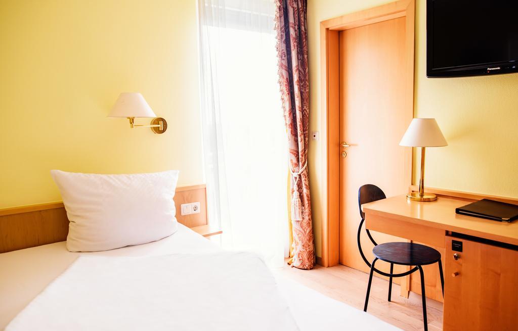 Sporthotel Schoenblick Меерсбург Екстериор снимка